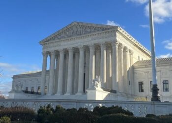 Trump Admin Asks SCOTUS to Revoke Migrants’ Protected Standing