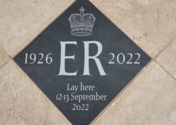 St Giles’ welcomes King and Queen for dedication of memorial stone to Queen Elizabeth