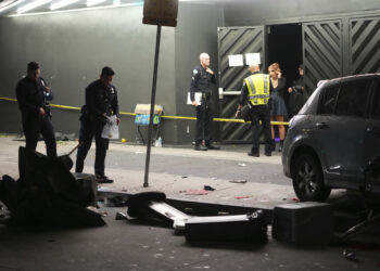 Man whose automobile struck crowd outdoors Los Angeles membership, injuring 30, was shot, attacked by crowd