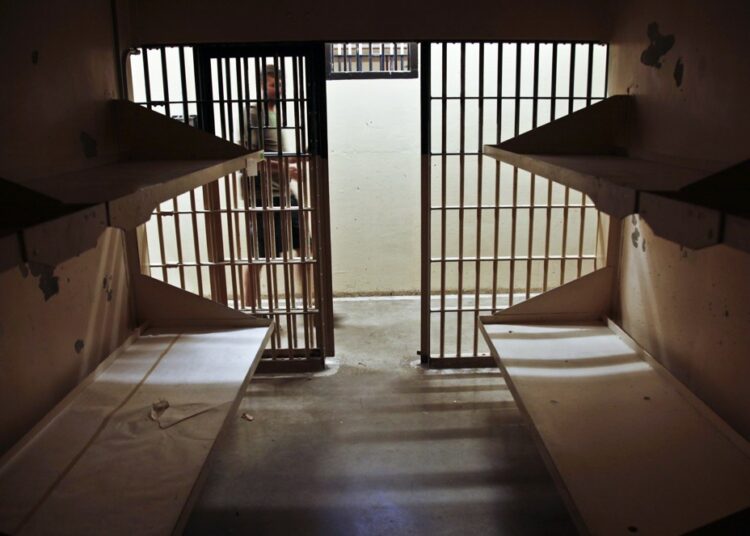 Assembly Jesus within the solitude of incarceration