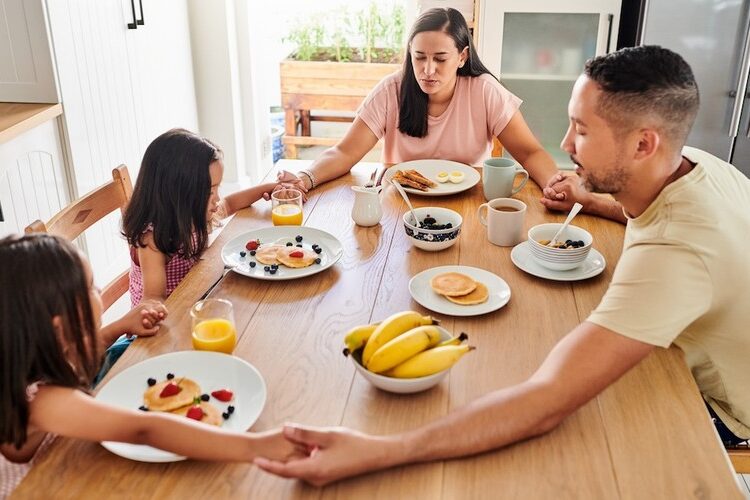 Begin Your Day with God: 7 Morning Prayers for the Complete Household – Christian Parenting