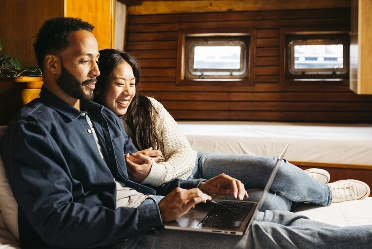 5 Methods for Husbands and Wives to Face the Holidays as a Crew