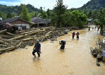 Indonesia flood catastrophe leaves over 600 lifeless, tons of lacking