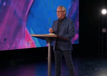 Mike Winger lauds Bethel apology, says accountability should comply with