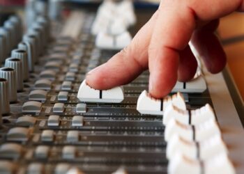 Upgrading Mixing Consoles:The Volunteer Issue