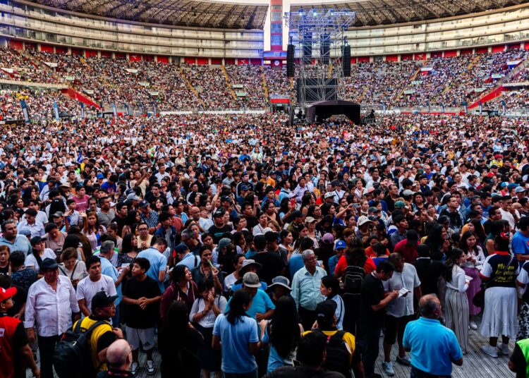 1000’s Flip to Christ as Large Franklin Graham Occasion Reaches 90,000